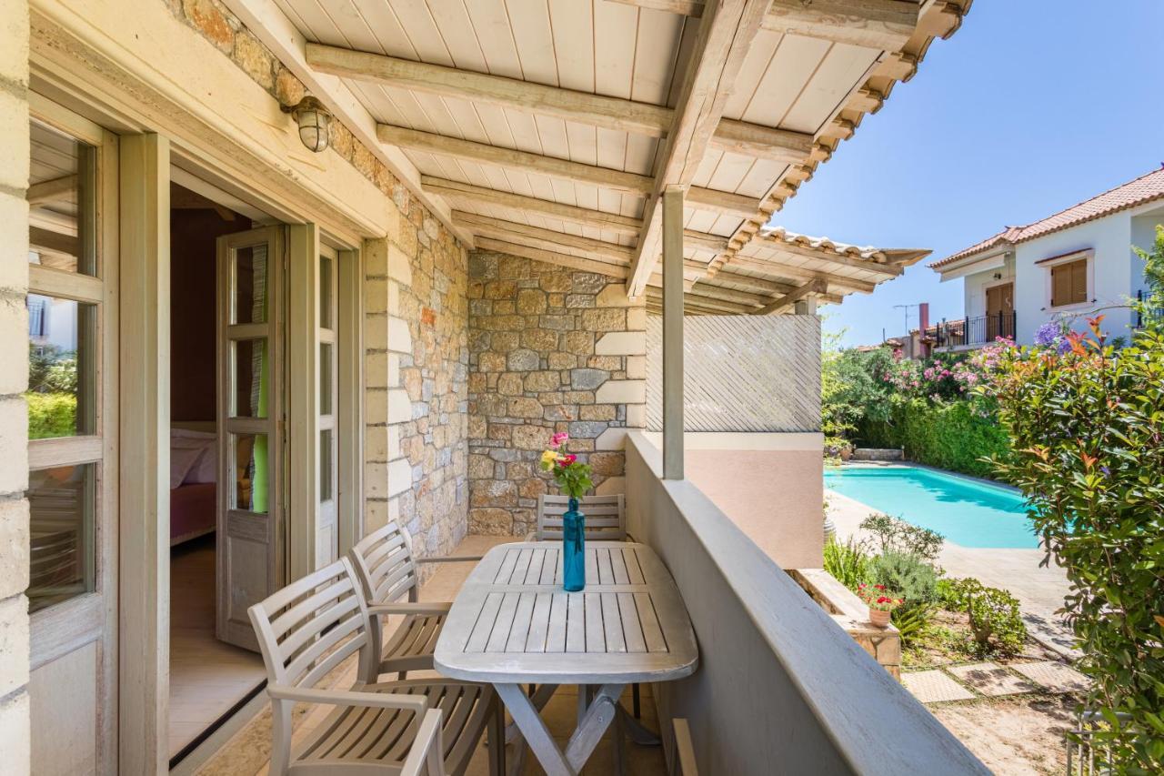 Tria Luxury Residences בית נופש Stoúpa
