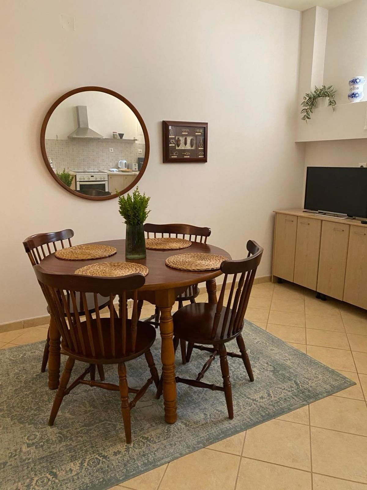 Tria Luxury Residences Stoúpa